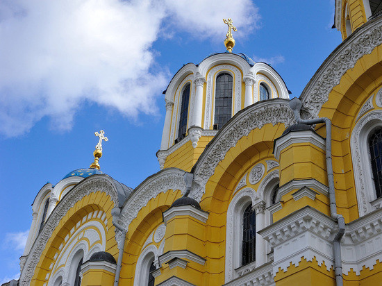 В украинском храме пообещали болезни за молитвы на русском языке