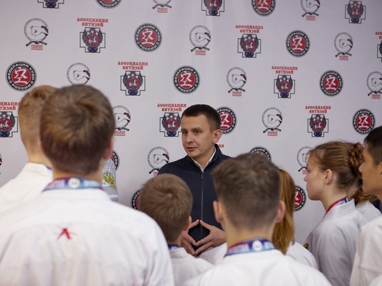 Мэр Курска Куцак встретился с призерами чемпионата мира по всестилевому карате