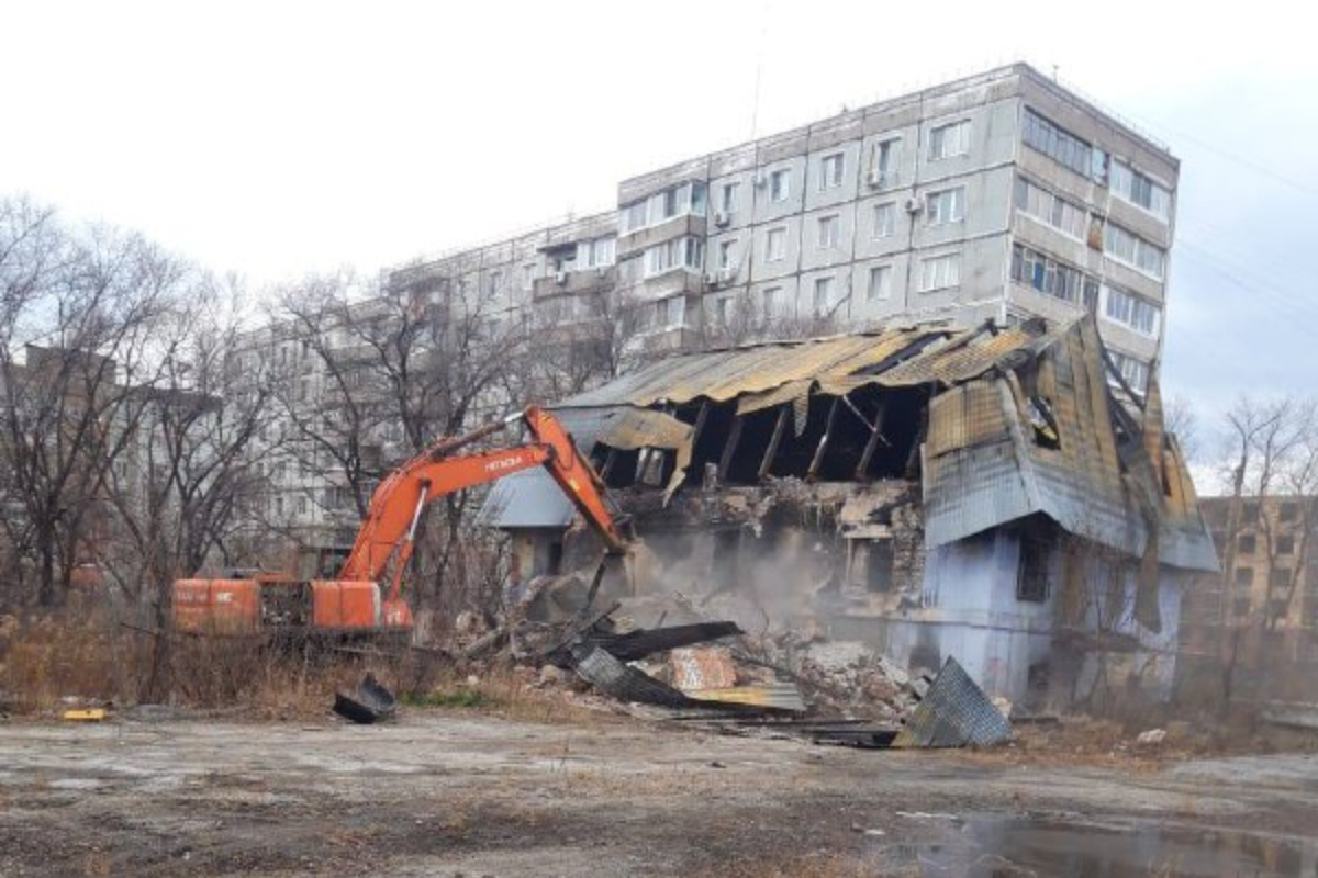 В Хабаровске на улице Демьяна Бедного расчищена площадка под строительство  школы - МК Хабаровск