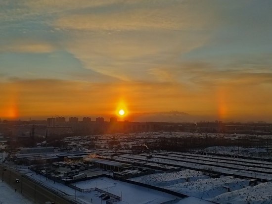 Жители заметили солнечное гало в морозном небе над Новосибирском