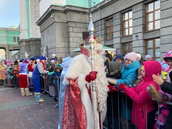В Новосибирск прибыл поезд Деда Мороза