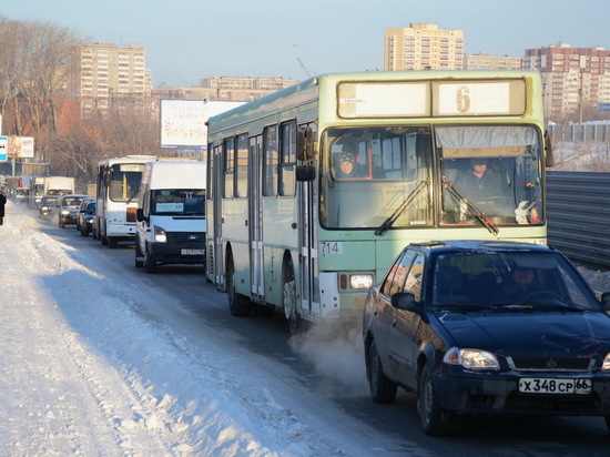 Екатеринбург встал в девятибалльных пробках из-за снегопада