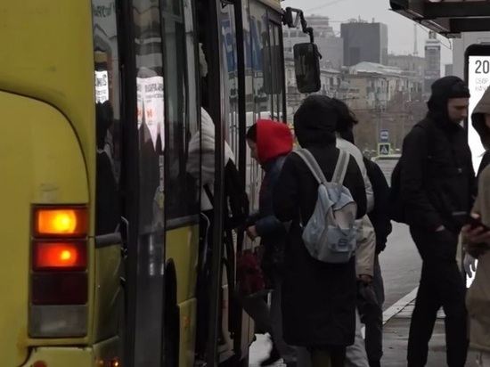 На остановке в Барнауле загорелся рейсовый автобус