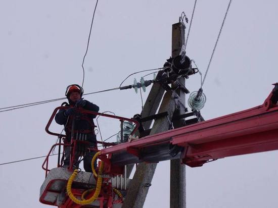 Бригады «Россети Центр» и «Россети Центр и Приволжье» оперативно восстанавливают электроснабжение, нарушенное ледяным дождем