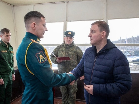 Турчак вручил военным на Сахалине государственные награды РФ