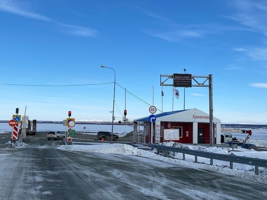 В ЯНАО открывают движение по 2 полосам ледовой переправы Салехард — Лабытнанги