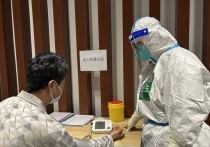 Госкомитет по вопросам гигиены и здравоохранения КНР зафиксировал исторический рекорд по росту числа случаев заражения коронавирусом в Китае