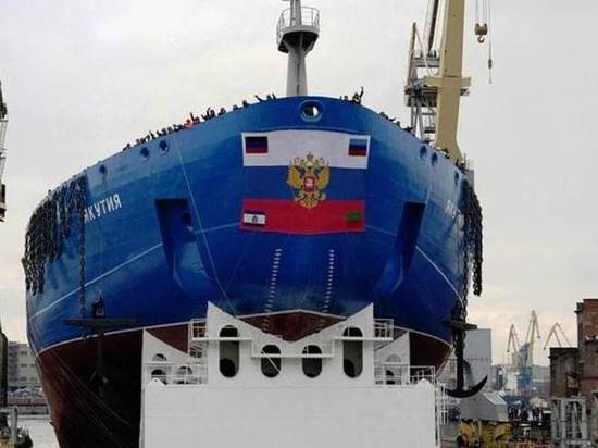 Флаги новых регионов РФ украсили ледокол «Якутия»