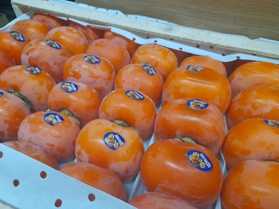 В Томске продавцы с Фрунзенского рынка раскрыли секреты выбора вкусной хурмы
