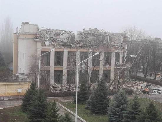 Музей, фабрика, телевышка и жилые дома повреждены обстрелом в ЛНР