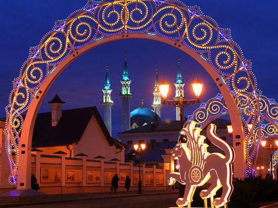 Казанский Кремль начали украшать к Новому году