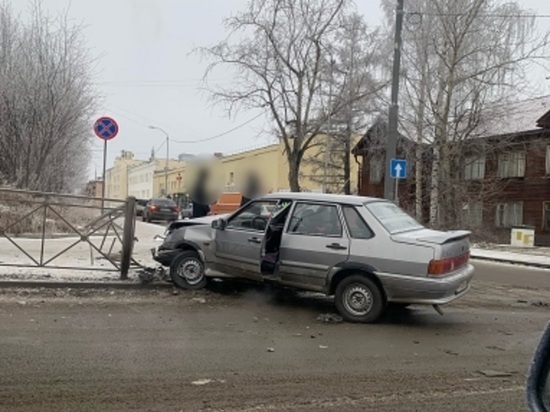 Пробка образовалась из-за аварии у Гоголевского моста в Петрозаводске