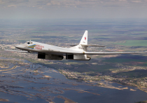 Министерство обороны России распространило пресс-релиз, в котором говорится, что два российских стратегических авианосца Ту-160 совершили плановый 13-часовой полет над нейтральными водами Баренцева и Норвежского морей