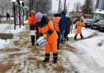 Коммунальщики Белгородской области за сутки потратили более 1,3 тысячи тонн пескосоляной смеси