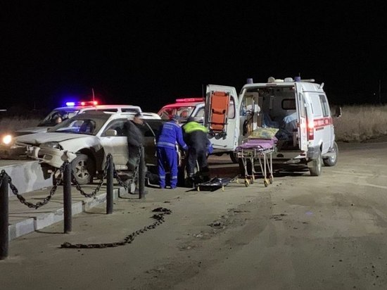 Автомобиль врезался в памятник ветеранам ВОВ на Сахалине