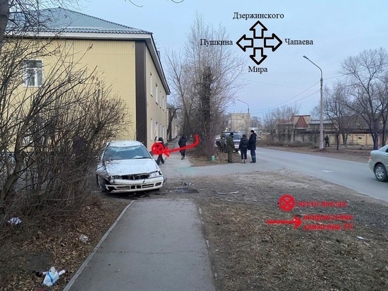 В Хакасии злостная нарушительница ПДД врезалась в стену и пострадала