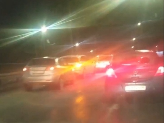 В Курске на мосту возле Магистрального проезда произошло массовое ДТП