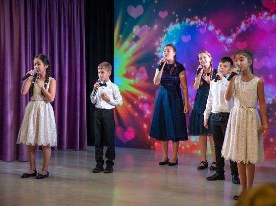 Праздничный концерт прошел в преддверии Дня матери в Южно-Сахалинске