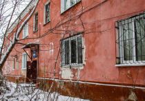 В мэрии Барнаула обсудили расселение жильцов аварийного дома на улице Смирнова, 77д