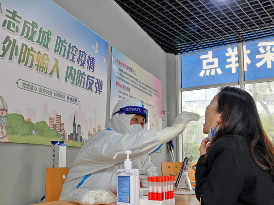 Несмотря на политику «нулевого ковида», коронавирус атакует Пекин