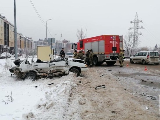 При столкновении на встречке в Казани погиб пассажир авто