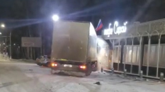 Во Владимирской области фура без водителя въехала в кафе: видео ДТП