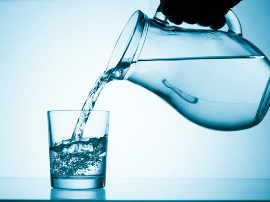 Ученые выяснили, сколько воды нужно выпивать человеку в день