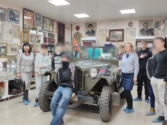 Условно осужденные подростки посетили частный музей в Улан-Удэ
