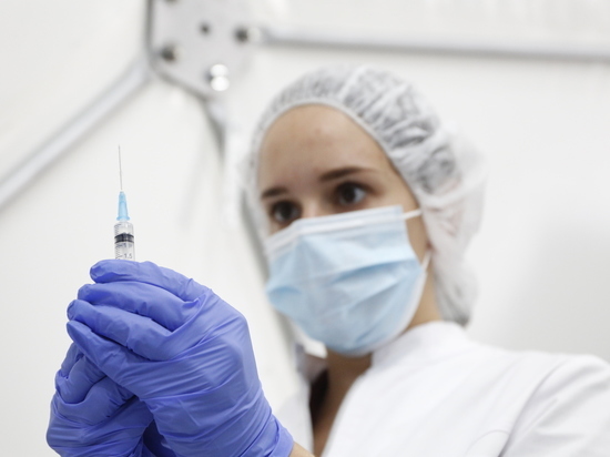 Невозможность путешествовать и увольнение: чем новгородцам грозит отказ от прививок во взрослом возрасте