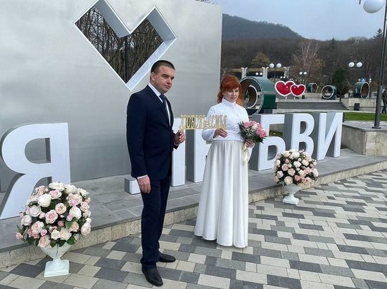 На Аллее любви в Железноводске прошла первая свадьба