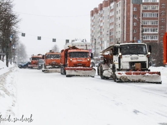 300 кубометров снега убрано со Смоленских дорог за последние сутки