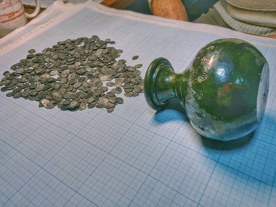 Клад серебряных монет нашли на раскопках в Пскове