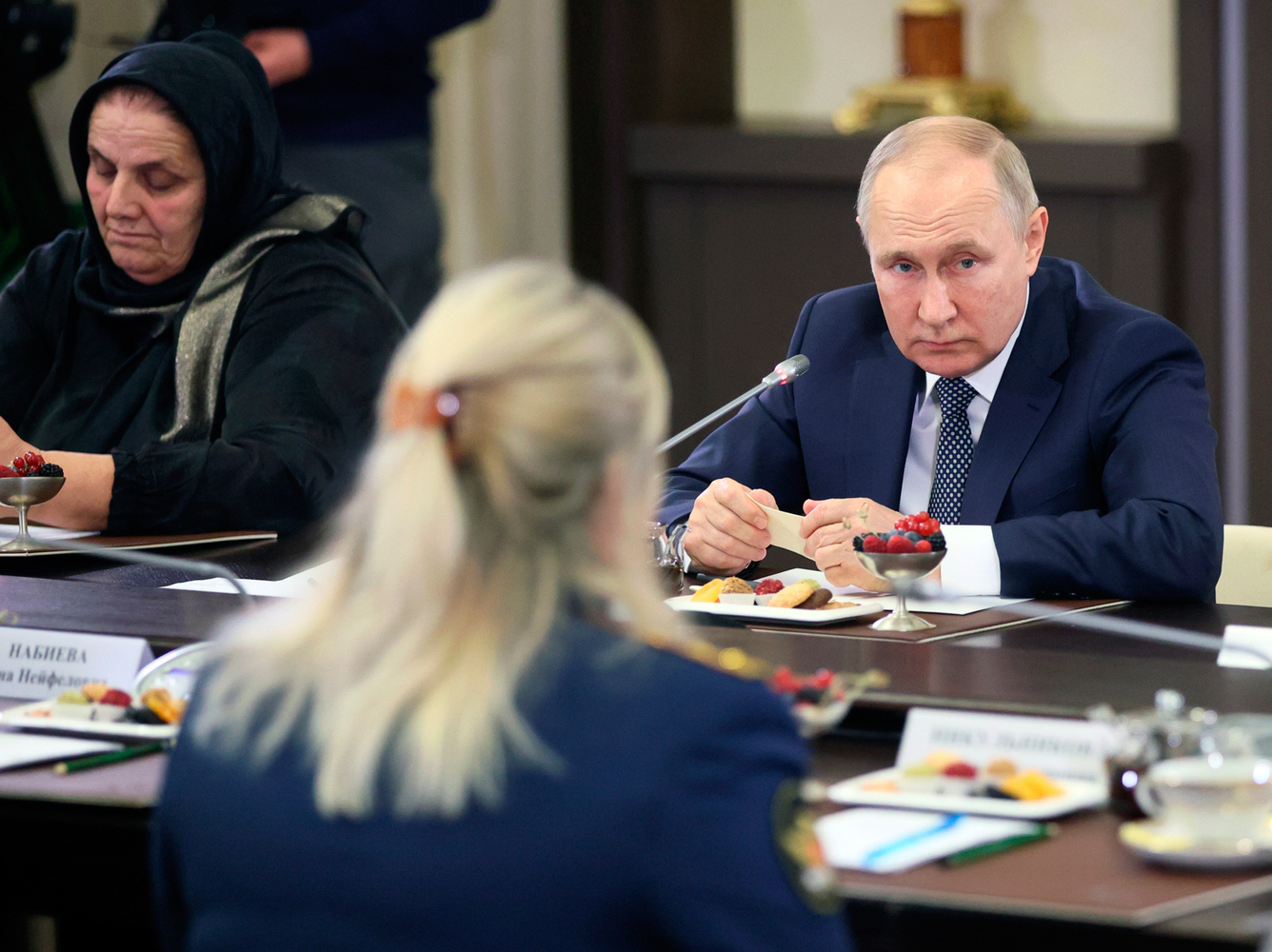 Лица матерей участников СВО: кадры встречи с Путиным