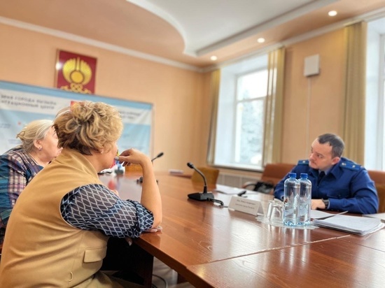 Жители Кызыла пожаловались прокурору на проблемы