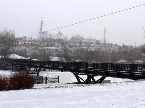 В Красноярске отремонтировали популярные пешеходные мосты