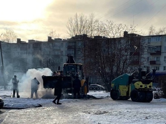 В Ярославле, несмотря на выпавший снег, продолжается асфальтировка улиц