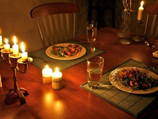 «Люди стараются свет особо не включать, ужинают при свечах»