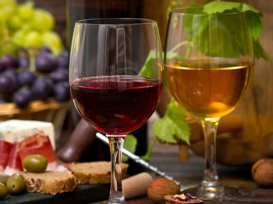 Перед Новым годом эксперты назвали лучшие российские красные и белые вина