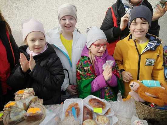 Школа в Кисловодске собрала на ярмарке в поддержку СВО 200 тысяч рублей