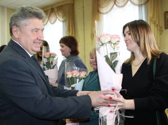 Алексей Анохин поздравил с Днем матери участниц проекта «Взлет с погружением»