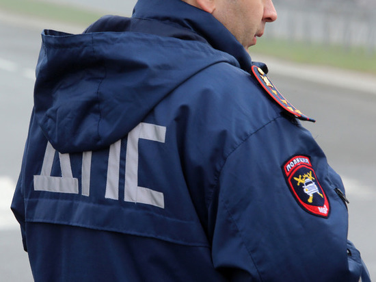 В Мурманской области перевернулся полицейский автомобиль