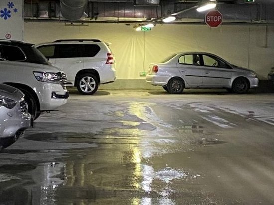 В «Ройял парке» в Новосибирске затопило подземную парковку
