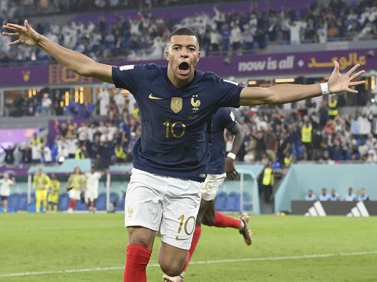 Действующий чемпион мира – сборная Франции – стала первой командой на мундиале в Катаре, оформившей выход в плей-офф