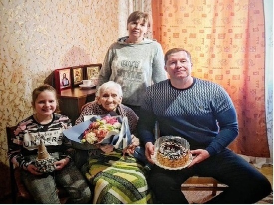 Труженица тыла жертвует часть пенсии для защитников Донбасса