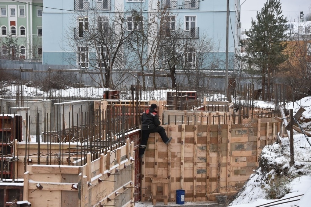 В Костроме началась заливка монолитного фундамента на месте бывшей станции юннатов