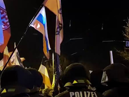 Столкновения с полицией произошли на антиамериканском митинге в Лейпциге