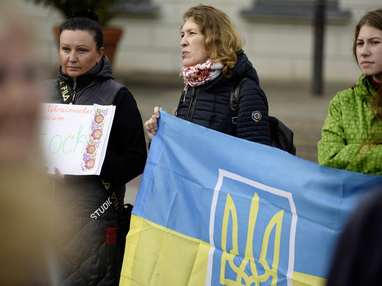 СМИ: украинские беженцы отказались выезжать из польского отеля