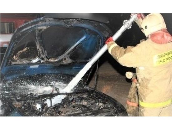 В Смоленске на Верхнем Волоке загорелся автомобиль