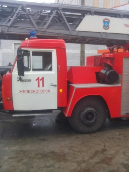 В Курской области пожарные тушили матрац на балконе 8 этажа