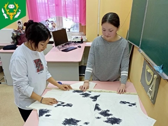 В Аксарке школьники шьют зимние маскхалаты для военнослужащих